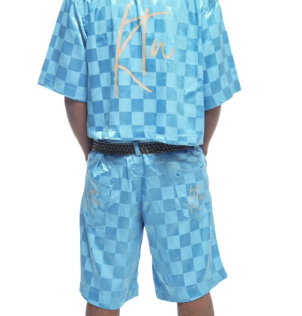 Short en Bazin couleur bleu écriture beige